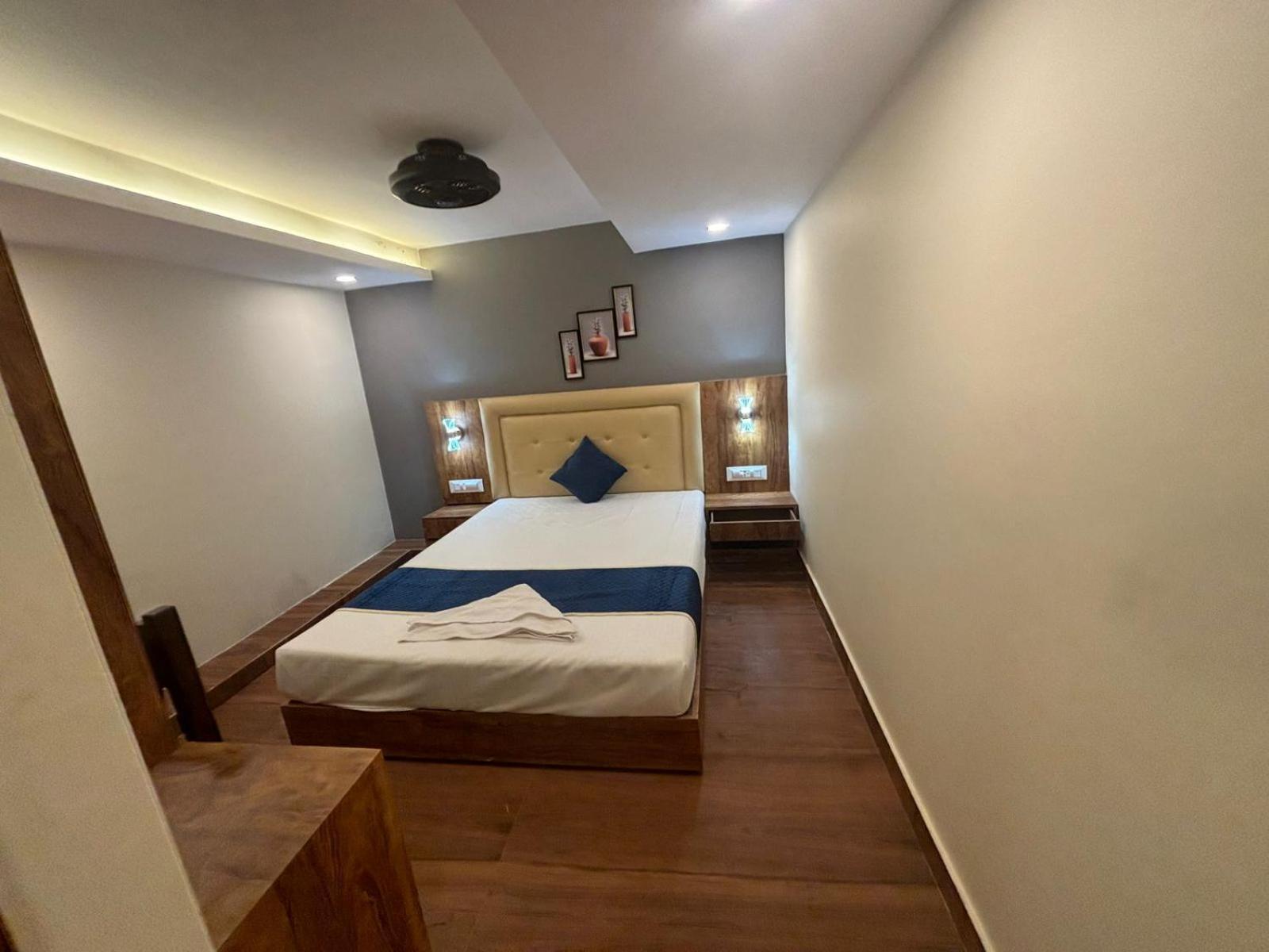 Z-a-r-a Park Goregaon West Hotel